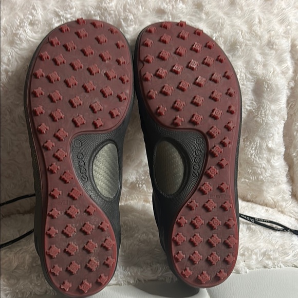 Ecco Black Athletic Shoes with Minimalist Design/ ZIZE 9